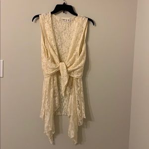 Vintage styled cream lace accessory vest wrap 😍